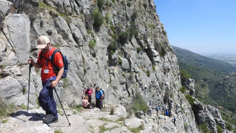 The Hardest Part Isn't the Climb: How to Descend Rocky Mountain Trails Without Wrecking Your Knees (or Your Trip)